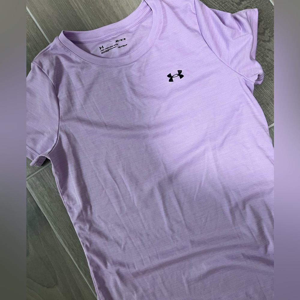 Women’s under armour top